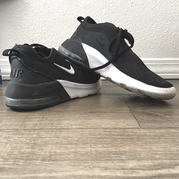Nike size 8 Tennis shoes - Picture 1 of 3